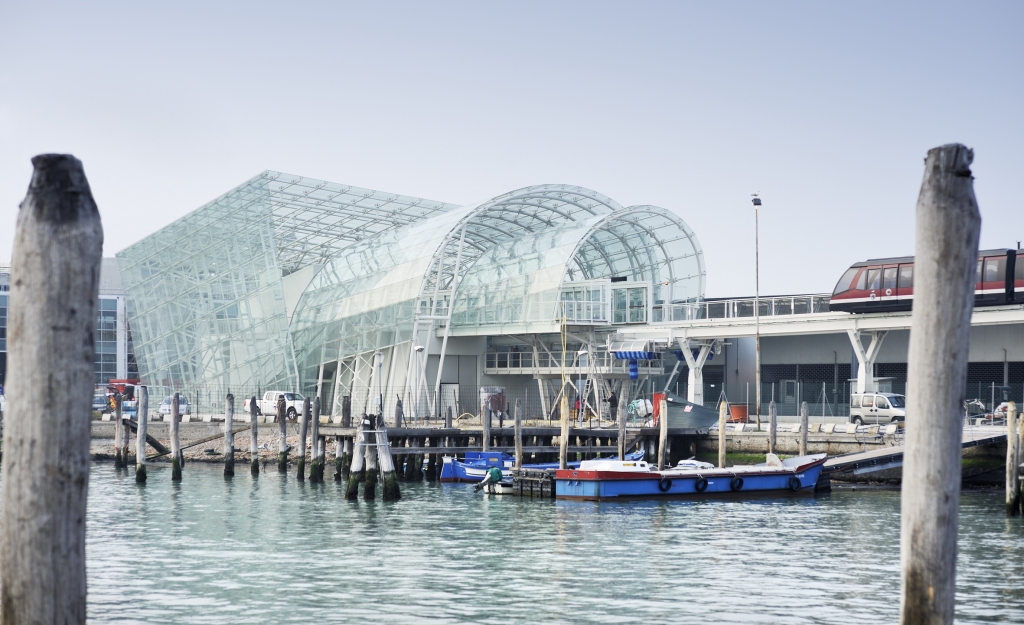 People Mover, un gabbiano di vetro e acciaio si alza in volo su Venezia